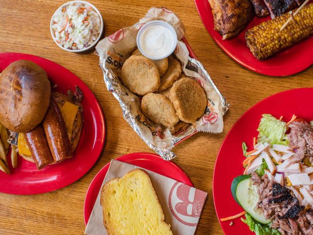 Bono's Pit Bar-B-Q (4907 Beach Blvd)