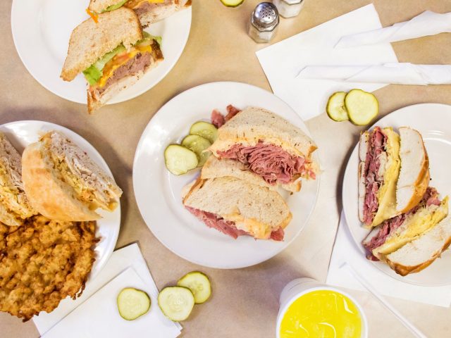 Izzy's (Main & 6th St)