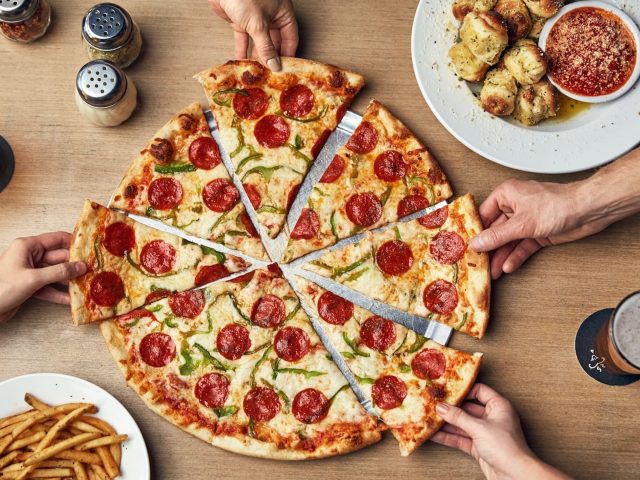 Johnny's New York Style Pizza (1635 Old Hwy. 41)