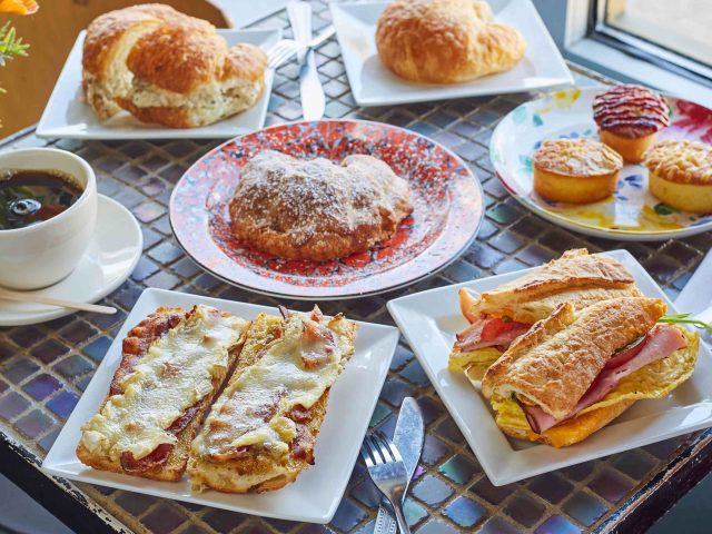 Amelie's French Bakery