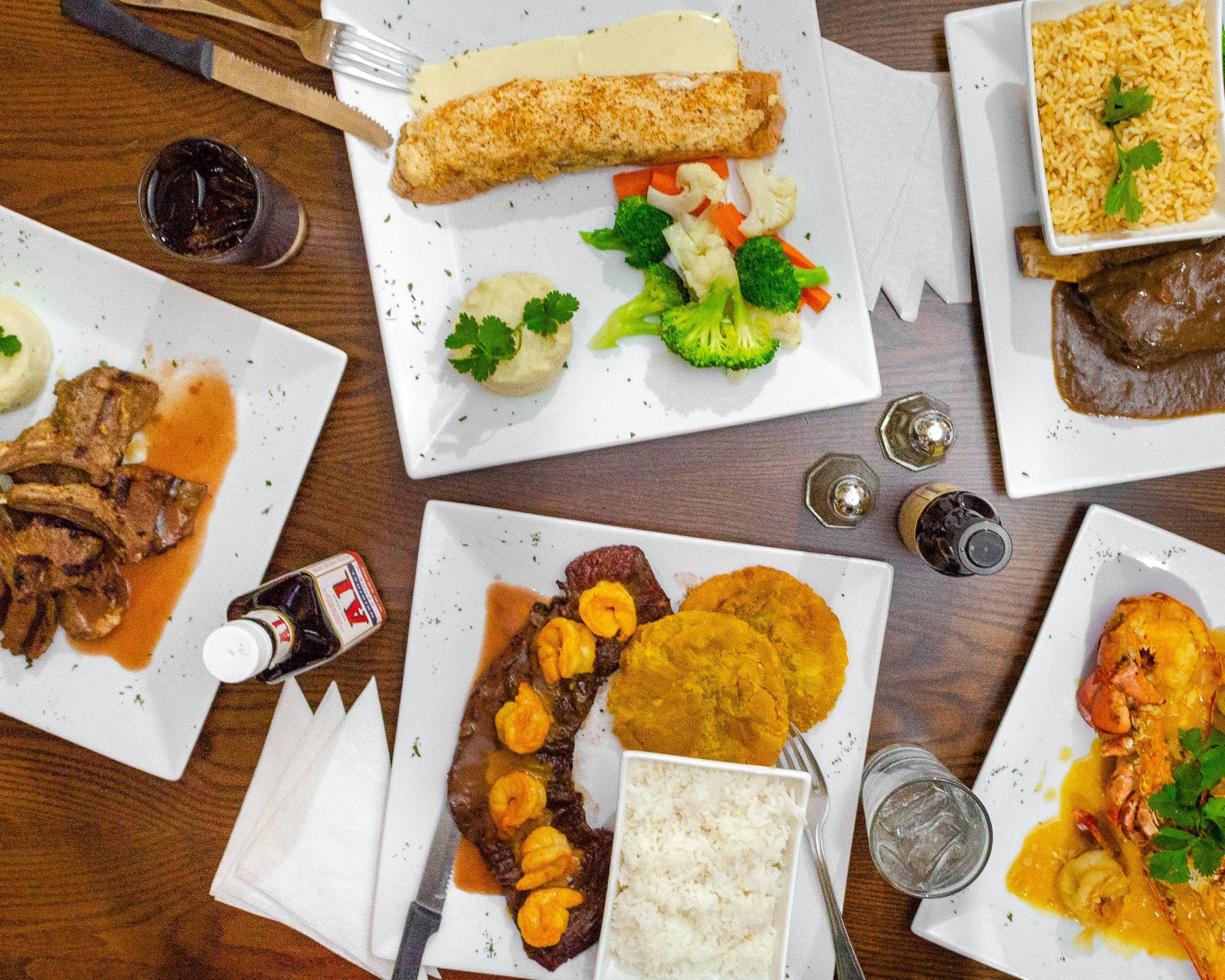 El Buen Gusto Restaurant & Bar