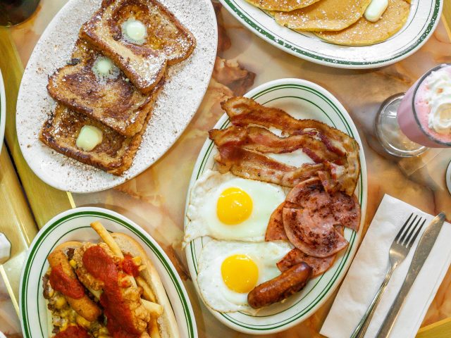 Junior's Diner (Open 24 Hours)