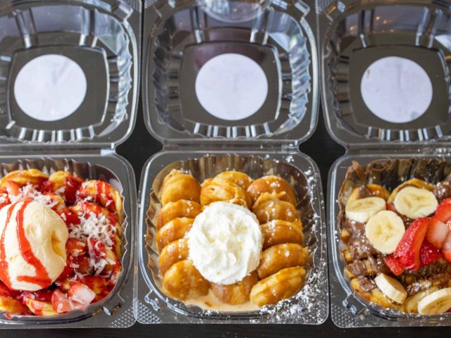 Rolling Chicago Cafe