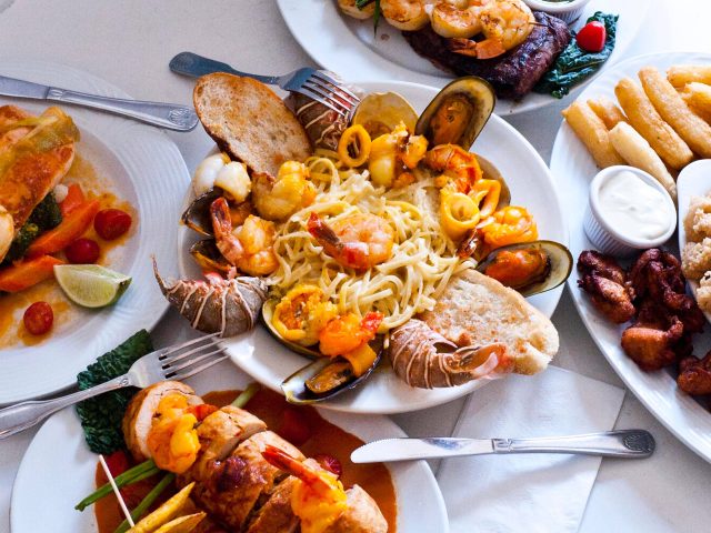 Landry's Seafood House (6801 Gateway Blvd. West)