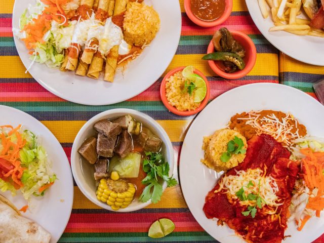 Burritos y tortas el coco MEMOS Restaurant