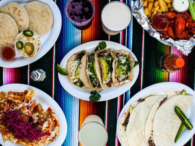 Taqueria Y Pupuseria La Luna