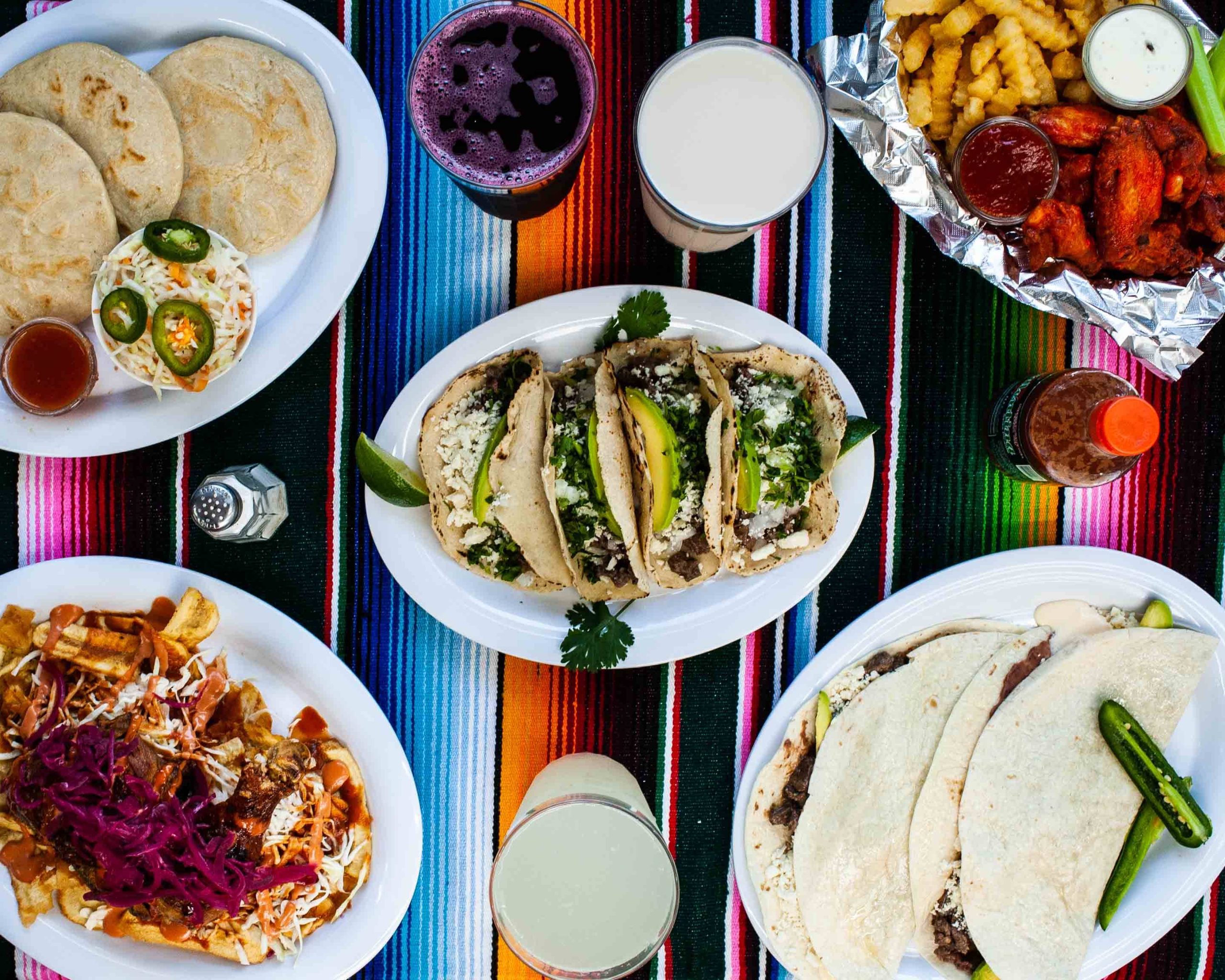 Taqueria Y Pupuseria La Luna