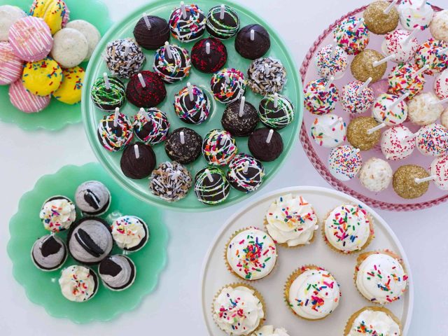 Cinnabon  (112 Eisenhower Parkway)