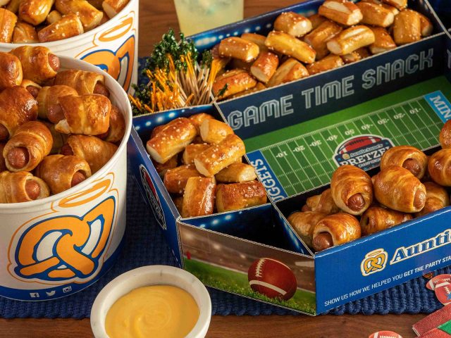 Cinnabon/Auntie Anne's (112 W. 47th Street)