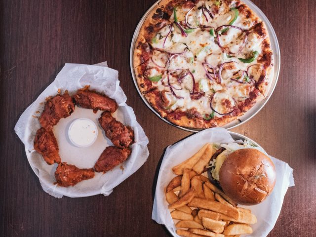 X's & O's Sports Bar & Grill