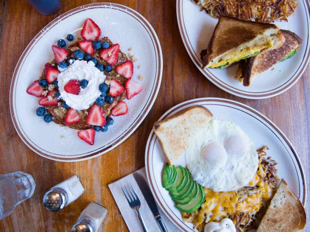 Perkins Restaurant & Bakery (103 E 2nd Street)