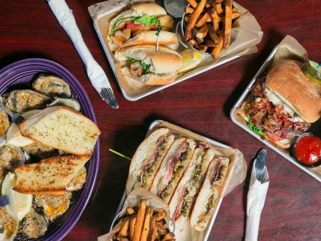 The Quarter Bar & Grill - Addison