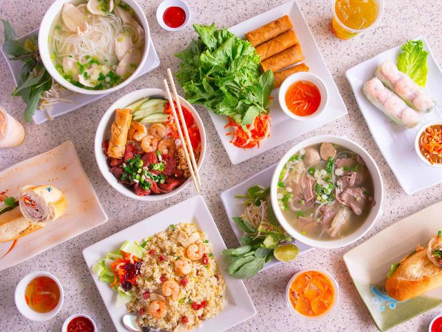 Banh Mi & Che Cali - Fullerton