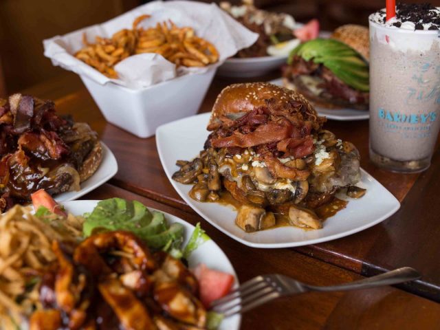 Barney's Gourmet Hamburgers (Solano)